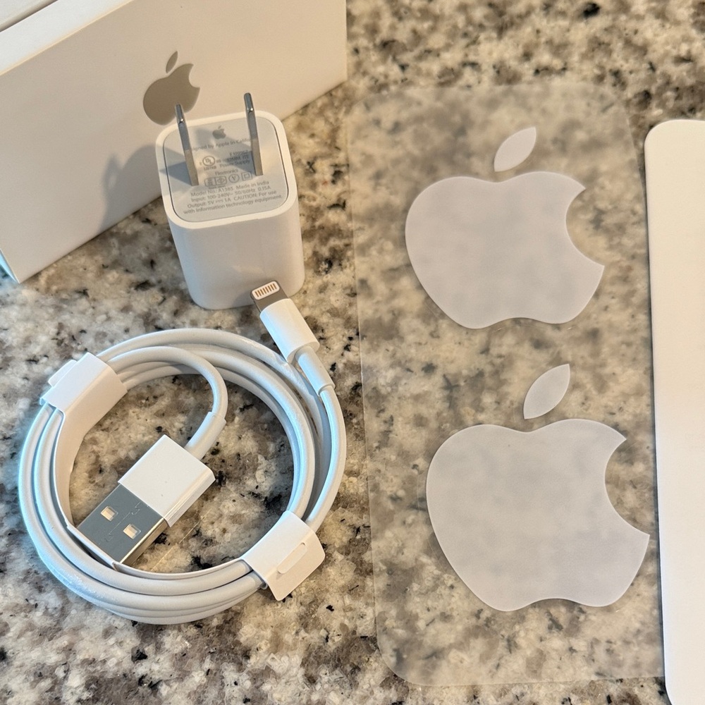 Apple Original White USB Cable and power Adapter with 2 Logo Stickers
